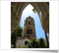 Il duomo di amalfi in costiera amalfitana offre panorami suggestivi