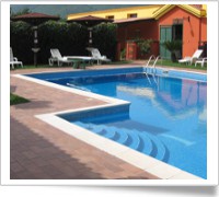 La piscina della Country House Poggio dei Signori